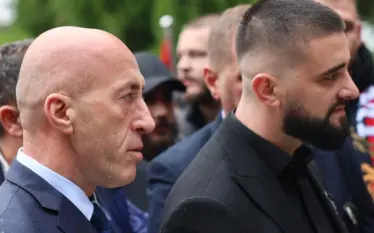 Haradinaj përlotet gjatë përurimit të bustit të heroit Yll Morina…