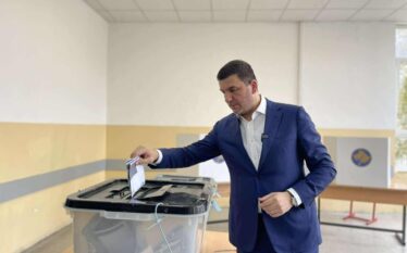 Memli Krasniqi voton: Besoj që do të votojmë edhe në…