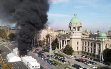 Të shtëna me armë pranë Kuvendit të Serbisë, plagoset një…