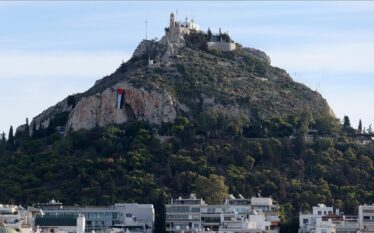 Aktivistët grekë ngritën flamurin palestinez në majën e malit Likabet…