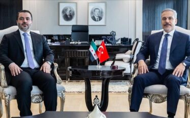 Fidan: ​​Asnjë grup terrorist në Siri nuk duhet të përbëjë…