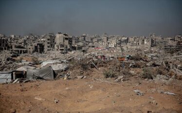 Pavarësisht armëpushimit, Izraeli vazhdon bombardimet dhe shembjet e ndërtesave në…