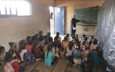 UNRWA: 300 mijë nxënës rifillojnë mësimet në Gaza mes bllokadës…