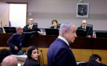 Kryeministri izraelit, Netanyahu kthehet në gjykatë për gjyqin për korrupsion…