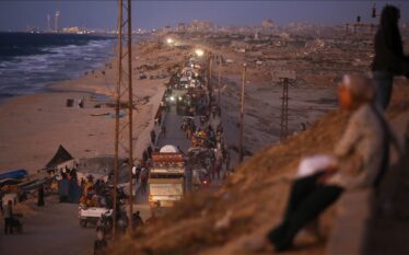 Trafik i rënduar automjetesh teksa palestinezët vazhdojnë të kthehen në…