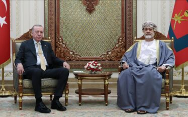 Presidenti turk Erdogan takohet me Sulltanin e Omanit në Maskat