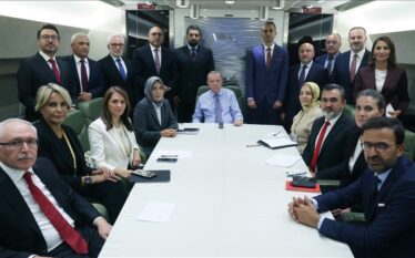 Presidenti Erdoğan pas pjesëmarrjes në Samitin e paqes në Egjipt…