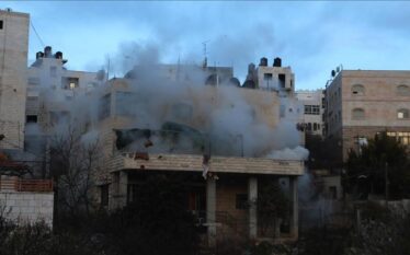 Ushtria izraelite hedh në erë shtëpinë e palestinezit të arrestuar…
