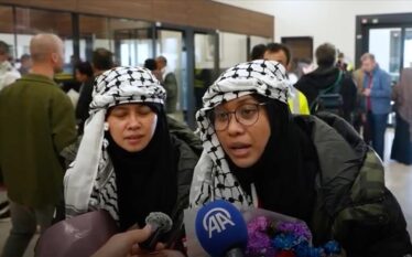 “Pimë ujë nga tualeti”, aktivistët malajzianë japin detaje rreth arrestimit…
