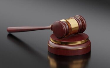Franca lëshon urdhër të ri arresti për udhëheqësin e rrëzuar…