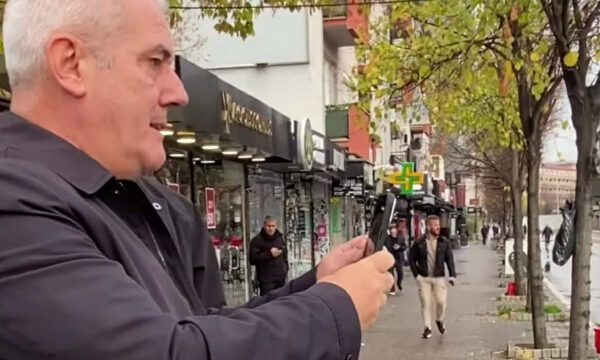 Sveçla  përplaset  me një person me logo të LDK së në 