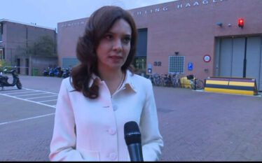 Kryediplomatja e Shqipërisë viziton Hashim Thaçin në Hagë: E gjeta…