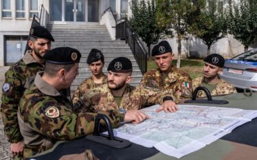 Trupat e KFOR-it vijojnë patrullimet në zonën e përgjegjësisë