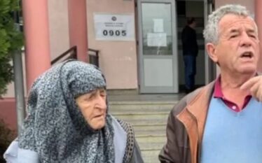 100 vjeçares nuk i lejohet të votojë