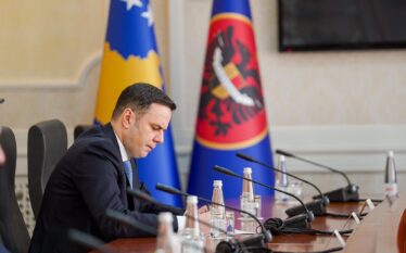 100 eurot për studentët | Abdixhiku: Kosova është shumë e…