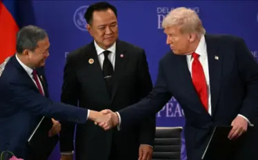 Tajlanda pezullon “marrëveshjen e paqes” me Kamboxhian, të ndërmjetësuar dy…