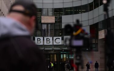 Kryeministri britanik nën presion për t’i kërkuar Trumpit të heq…