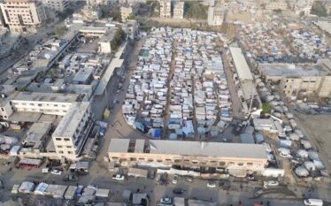 Stadiumi në Gaza shndërrohet në strehë për qindra familje të…