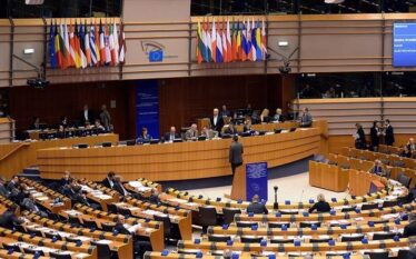 Pushohet nga puna gazetari italian që bëri pyetje për Gazën…