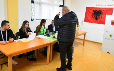 Shqipëri, fillon procesi i votimit për zgjedhjet e pjesshme lokale
