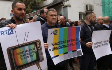 Punëtorët e RTK-së pa paga, sindikata i drejtohet me letër…