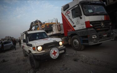 Hamasi kthen eshtrat e një pengu tjetër izraelit sipas marrëveshjes…