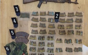 Në ditën e zgjedhjeve, Policia sekuestron arsenal armësh në Zubin&hellip;