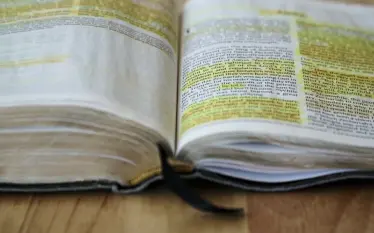Vendimi i ri në Teksas shkaktoi përçarje: Tregimet biblike bëhen&hellip;