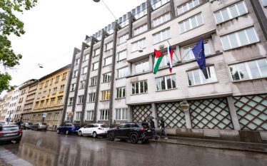 Hiqet flamuri palestinez nga ndërtesa e Qeverisë së Sllovenisë pas&hellip;