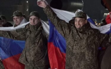 Rusia dhe Ukraina shkëmbejnë trupat e ushtarëve të rënë