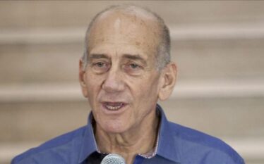 Ish-kryeministri izraelit paralajmëron se Netanyahu mund të përpiqet të “vjedhë”&hellip;