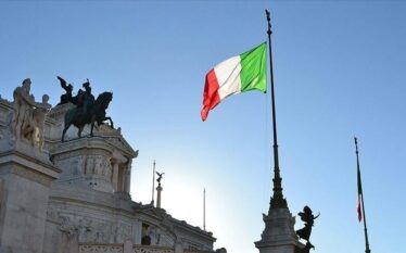 Italia rihap ambasadën në Teheran të premten