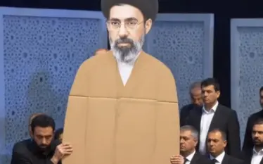U soll një maket kartoni i Mojtaba Khameneit në ceremoninë&hellip;