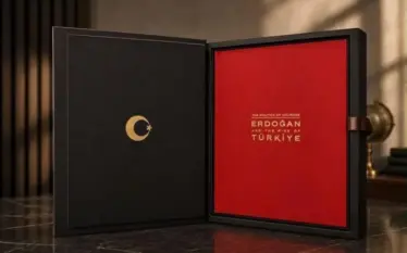 Erdogan u dhuron liderëve të NATO-s pistoleta të personalizuara