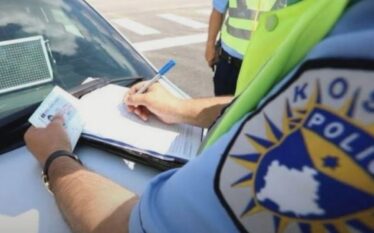 Policia shqiptoi 2486 gjoba në trafik brenda 24 orëve