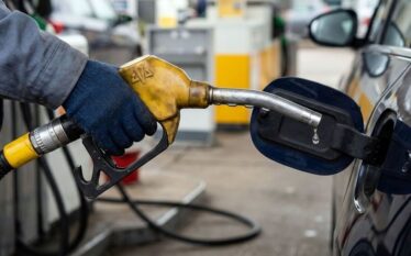 Çmimi i naftës kalon pragun e 100 dollarëve për fuçi:&hellip;