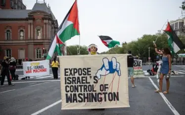 Pro-palestinezët mblidhen jashtë Shtëpisë së Bardhë për të protestuar ndaj&hellip;