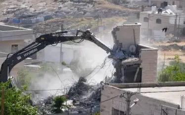Ushtria izraelite arreston 14 palestinezë dhe shemb 3 shtëpi në&hellip;