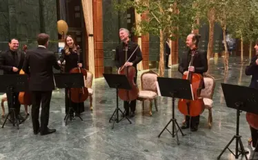 Interpretimet artistike turke dhe veshjet tradicionale morën vlerësime nga liderët&hellip;