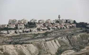 Izraeli miraton 334 milionë dollarë për rrugët që lidhin vendbanimet&hellip;