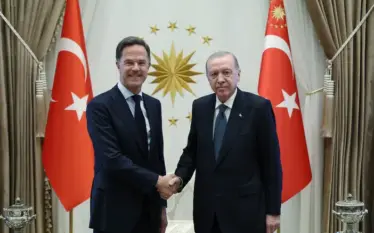 Presidenti turk dhe shefi i NATO-s diskutojnë agjendën e samitit&hellip;
