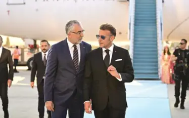 Presidenti francez Macron mbërrin në Ankara për Samitin e NATO-s