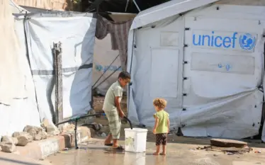 Efekti bumerang: Izraeli përballet me mungesë uji pasi shkatërroi sistemin sanitar në Gaza