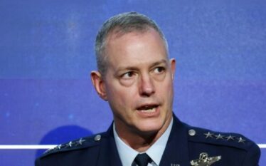 Sulmet hibride, komandanti i NATO-s: Rusia po tenton që të dobësojë vullnetin e vendeve që vazhdojnë të mbështesin Ukrainën