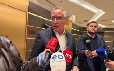 Hamza pas mbledhjes së Këshillit Drejtues: PDK kërkon mbështetje institucionale për mbrojtjen në Hagë