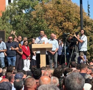 Djali i Jakup Krasniqit: Nuk dorëzohemi, të bashkohemi të gjithë shqiptarët e partitë politike