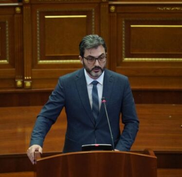 Ardian Gola zgjidhet nënkryetar i Kuvendit