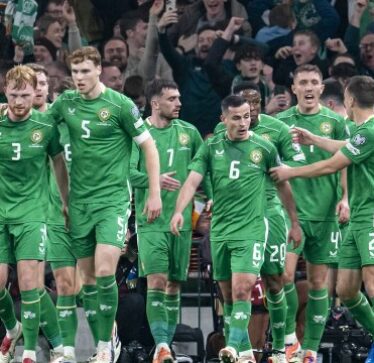 Futbollistët irlandezë do të mbajnë shirita të zinj në nderim të viktimave të gjenocidit në Gaza, nuk do të shtrëngojnë duart me përfaqësuesit izraelitë