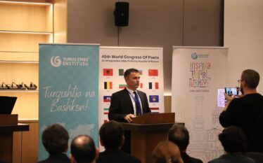 Në Prizren u organizua Mbrëmje Ndërkombëtare e Poezisë në kuadër të Kongresit të 45-të Botëror të Poetëve