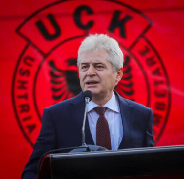 Ali Ahmeti: Serbia kërkon të vendos në pikëpyetje pavarësinë e Kosovës dhe të njollosë UÇK-në
